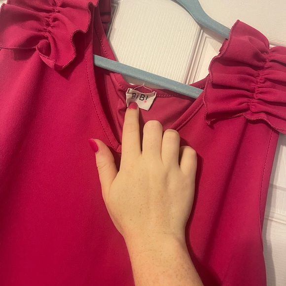 Boutique ruffle sleeve tank top L - Picture 2 of 2